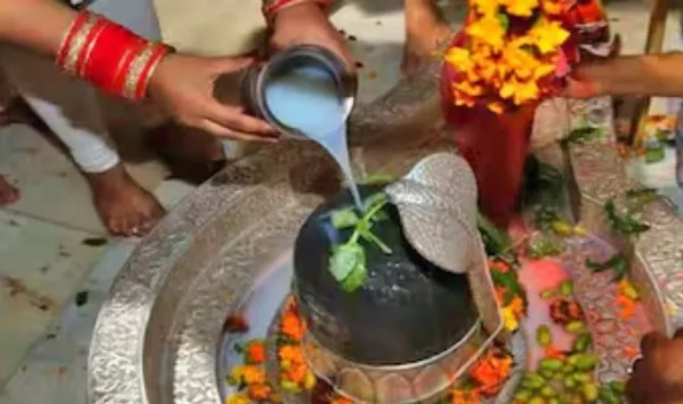 सावन में आएंगे 5 सोमवार, महादेव को प्रसन्न करने के लिए जलाएं ऐसा दीया, झोली भर देंगे भोलेनाथ