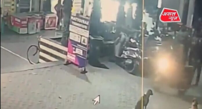 नोएडा में 5 साल के बच्चे पर आवारा कुत्तों ने किया हमला, CCTV में घटना हुई कैद-देखें वीडियो